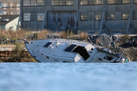 After “pirate” crime wave, boaters fear sweep of Oakland estuary will leave them with nowhere to go